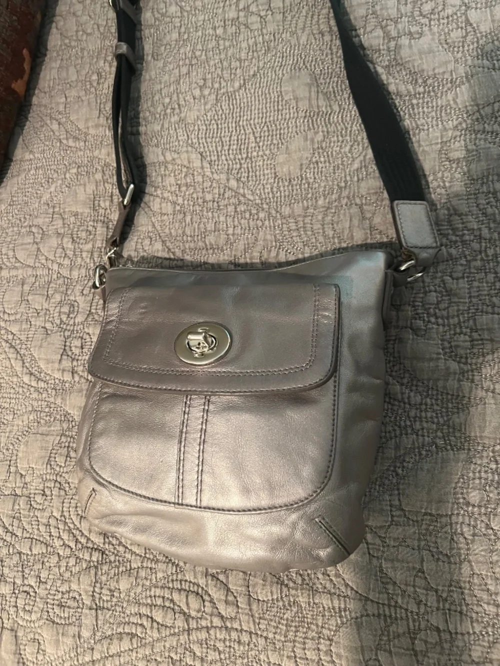 Coach Metallic Gun Metal Leather Crossbody Bag w/ Silver Turnlock Nice Inside